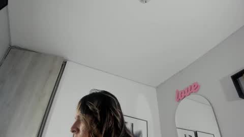 Snapshot of olivia_collisn chatting on 09/17/25, 12:07 Olivia Collins online show from 09/17/25, 12:07