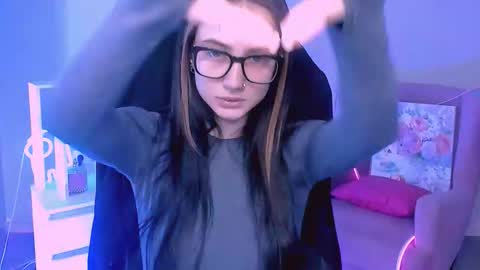 olivia_norton_ online show from 09/09/25, 09:53