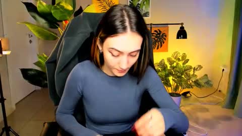 olivia_norton_ online show from 10/04/25, 10:35