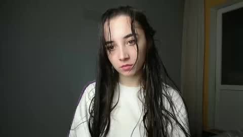 Snapshot of olivia_oliv chatting on 12/31/24, 02:47 Olivia online show from 12/31/24, 02:47