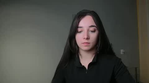 Snapshot of olivia_oliv chatting on 02/19/25, 08:10 Olivia online show from 02/19/25, 08:10