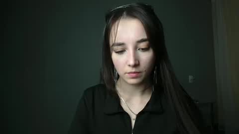 Snapshot of olivia_oliv chatting on 03/06/25, 09:42 Olivia online show from 03/06/25, 09:42