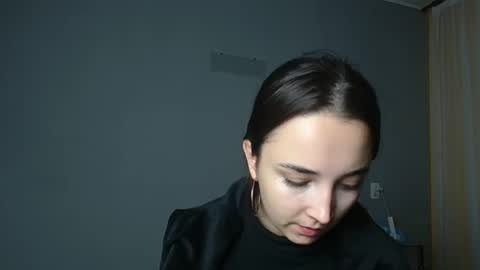 Snapshot of olivia_oliv chatting on 10/01/25, 02:23 Olivia online show from 10/01/25, 02:23