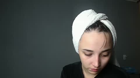 Snapshot of olivia_oliv chatting on 10/04/25, 10:08 Olivia online show from 10/04/25, 10:08