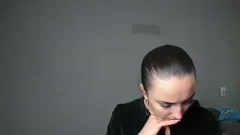 Snapshot of olivia_oliv chatting on 10/13/25, 08:36 Olivia online show from 10/13/25, 08:36