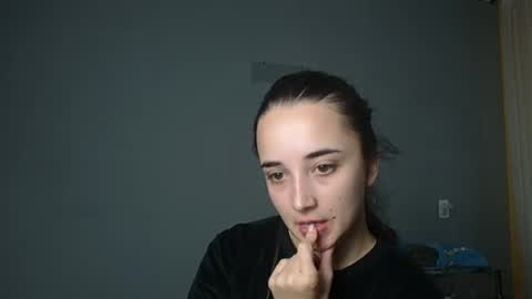 Snapshot of olivia_oliv chatting on 10/14/25, 01:01 Olivia online show from 10/14/25, 01:01