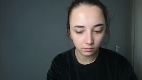 Snapshot of olivia_oliv chatting on 10/19/25, 11:22 Olivia online show from 10/19/25, 11:22