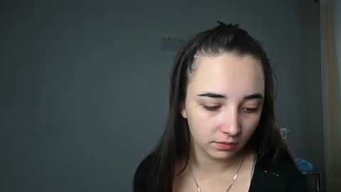 Snapshot of olivia_oliv chatting on 10/30/25, 08:27 Olivia online show from 10/30/25, 08:27