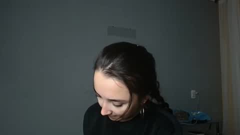 Snapshot of olivia_oliv chatting on 11/04/25, 01:43 Olivia online show from 11/04/25, 01:43