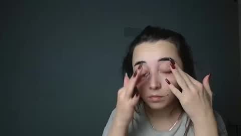 Snapshot of olivia_oliv chatting on 11/11/25, 11:54 Olivia online show from 11/11/25, 11:54