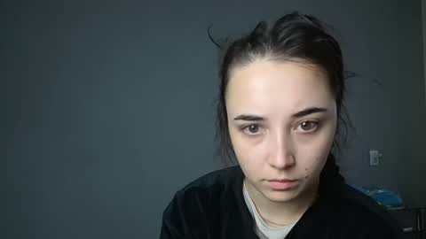 Snapshot of olivia_oliv chatting on 11/12/25, 08:37 Olivia online show from 11/12/25, 08:37