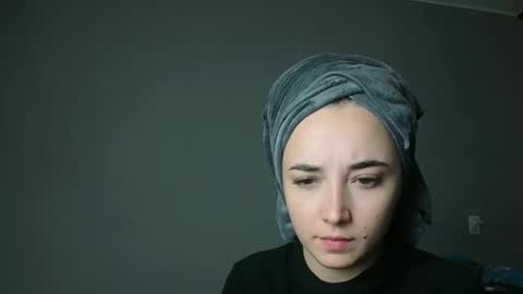 Snapshot of olivia_oliv chatting on 11/28/25, 12:08 Olivia online show from 11/28/25, 12:08