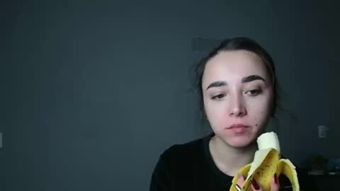 Snapshot of olivia_oliv chatting on 11/30/25, 04:55 Olivia online show from 11/30/25, 04:55