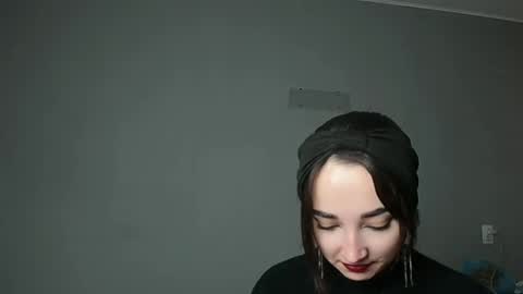 Snapshot of olivia_oliv chatting on 12/14/25, 01:38 Olivia online show from 12/14/25, 01:38