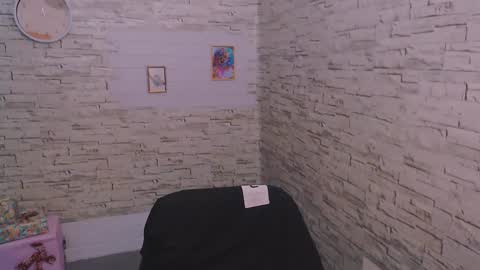 Snapshot of olivia_red_ chatting on 12/14/24, 06:30 Olivia online show from 12/14/24, 06:30