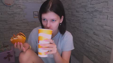 Snapshot of olivia_red_ chatting on 12/15/24, 12:17 Olivia online show from 12/15/24, 12:17