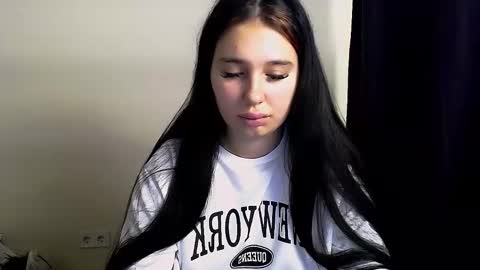 Snapshot of olivia_red_ chatting on 11/04/25, 04:22 Olivia online show from 11/04/25, 04:22