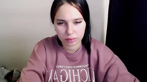 Snapshot of olivia_red_ chatting on 11/06/25, 04:46 Olivia online show from 11/06/25, 04:46