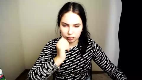 Snapshot of olivia_red_ chatting on 11/17/25, 11:05 Olivia online show from 11/17/25, 11:05