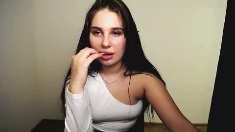 Snapshot of olivia_red_ chatting on 11/26/25, 09:27 Olivia online show from 11/26/25, 09:27