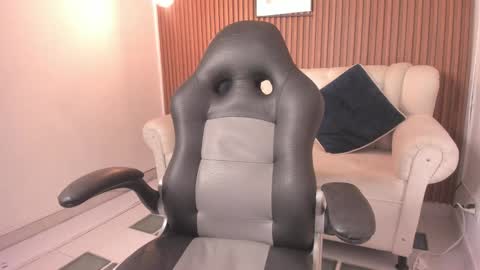 Snapshot of oliviaa_evans chatting on 02/08/25, 06:22 Olivia Evangelista online show from 02/08/25, 06:22