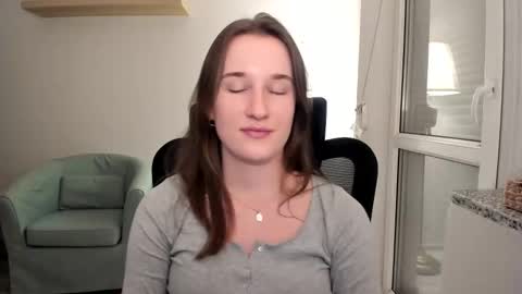 Snapshot of oliviaaa2003 chatting on 12/01/24, 09:48 Oliwiaa2004 online show from 12/01/24, 09:48