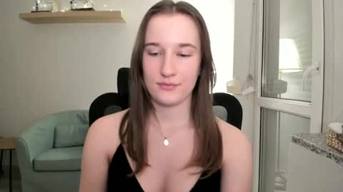 Snapshot of oliviaaa2003 chatting on 12/15/24, 09:09 Oliwiaa2004 online show from 12/15/24, 09:09