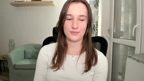 Snapshot of oliviaaa2003 chatting on 12/26/24, 04:36 Oliwiaa2004 online show from 12/26/24, 04:36