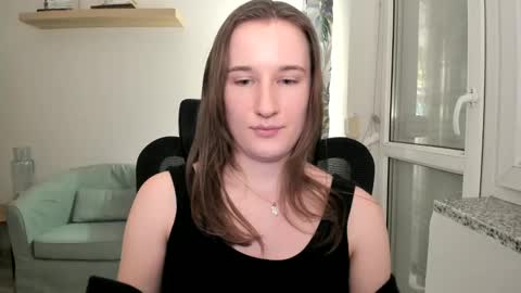 Snapshot of oliviaaa2003 chatting on 12/29/24, 11:18 Oliwiaa2004 online show from 12/29/24, 11:18