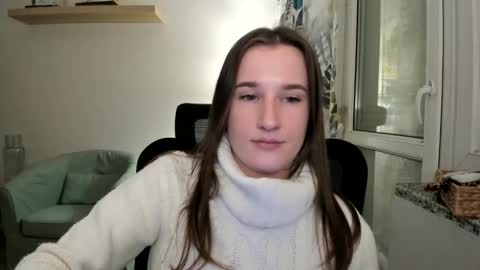 Snapshot of oliviaaa2003 chatting on 01/04/25, 09:52 Oliwiaa2004 online show from 01/04/25, 09:52