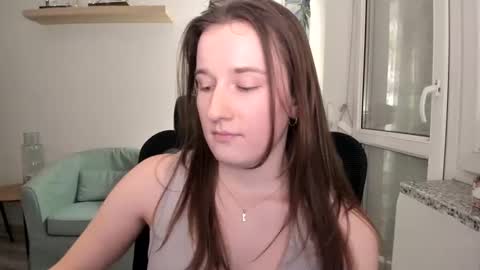 Snapshot of oliviaaa2003 chatting on 02/11/25, 06:33 Oliwiaa2004 online show from 02/11/25, 06:33