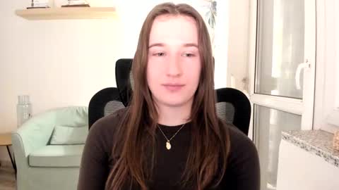 Snapshot of oliviaaa2003 chatting on 03/01/25, 10:21 Oliwiaa2004 online show from 03/01/25, 10:21