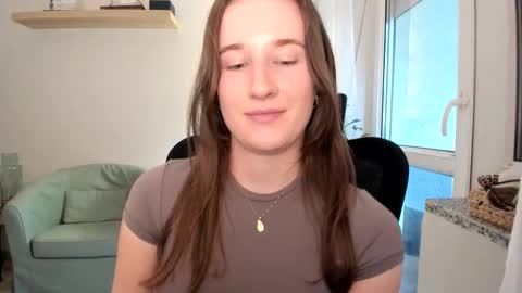 Snapshot of oliviaaa2003 chatting on 09/19/25, 01:34 Oliwiaa2004 online show from 09/19/25, 01:34