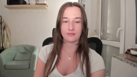 Snapshot of oliviaaa2003 chatting on 12/13/25, 08:47 Oliwiaa2004 online show from 12/13/25, 08:47