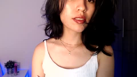 oliviaaa__ online show from 02/18/25, 09:42