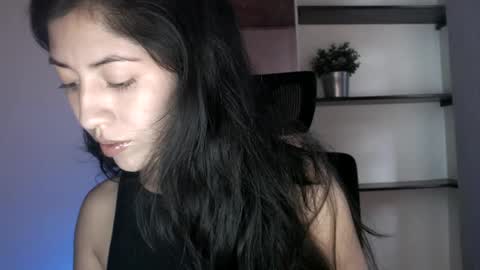 oliviaaa__ online show from 10/01/25, 10:27