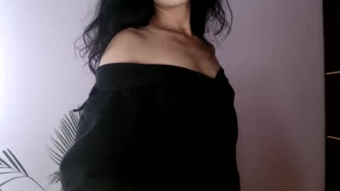 oliviaaa__ online show from 04/23/26, 04:42