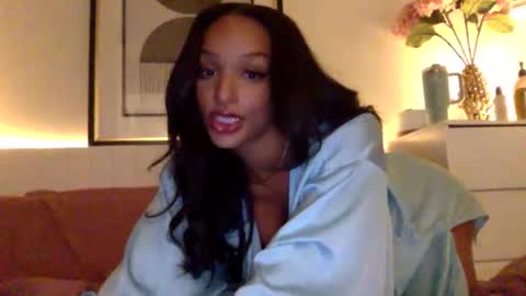 oliviaamara online show from 05/20/26, 03:02