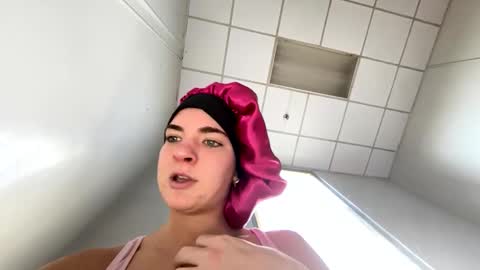 Snapshot of oliviaaraee chatting on 02/06/26, 05:16 oliviaaraee online show from 02/06/26, 05:16