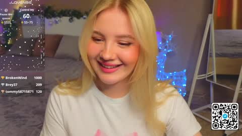 Snapshot of oliviabr0wn chatting on 01/23/25, 05:02 Olivia online show from 01/23/25, 05:02