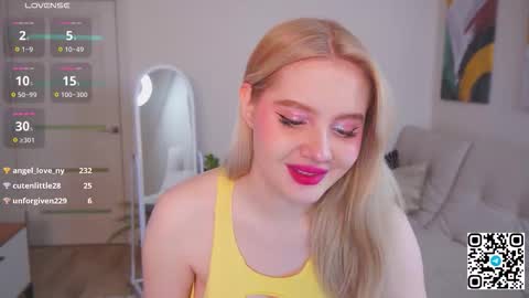 Snapshot of oliviabr0wn chatting on 09/20/25, 02:12 Olivia online show from 09/20/25, 02:12