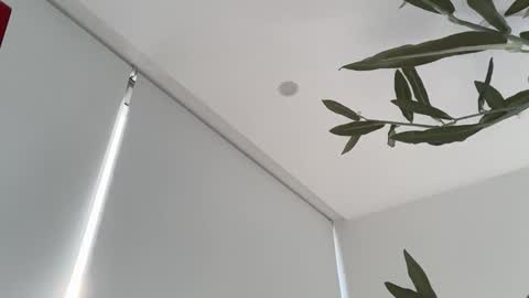 Snapshot of oliviabrookess chatting on 11/26/25, 08:10 Olivia Brookes online show from 11/26/25, 08:10