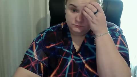 Snapshot of oliviaermesx chatting on 10/13/25, 06:24 OliviaErmesx online show from 10/13/25, 06:24