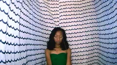 oliviah27 online show from 10/30/25, 07:14