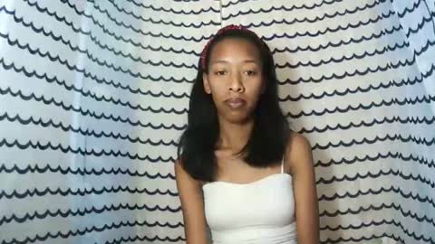 oliviah27 online show from 11/22/25, 11:26