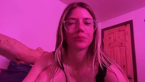 Snapshot of oliviahansleyy chatting on 02/25/25, 06:25 Olivia online show from 02/25/25, 06:25