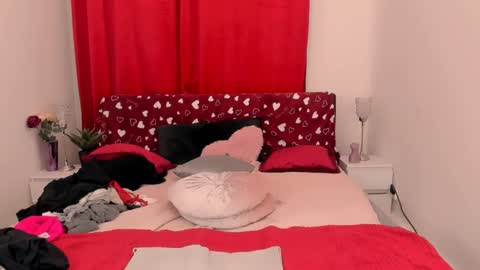 Snapshot of oliviahappy chatting on 12/02/24, 04:09 oliviaBeauty online show from 12/02/24, 04:09