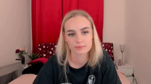 Snapshot of oliviahappy chatting on 02/08/25, 04:03 oliviaBeauty online show from 02/08/25, 04:03