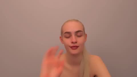 oliviaBeauty online show from 12/21/25, 09:11