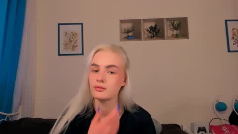 oliviaBeauty online show from 04/26/26, 01:42